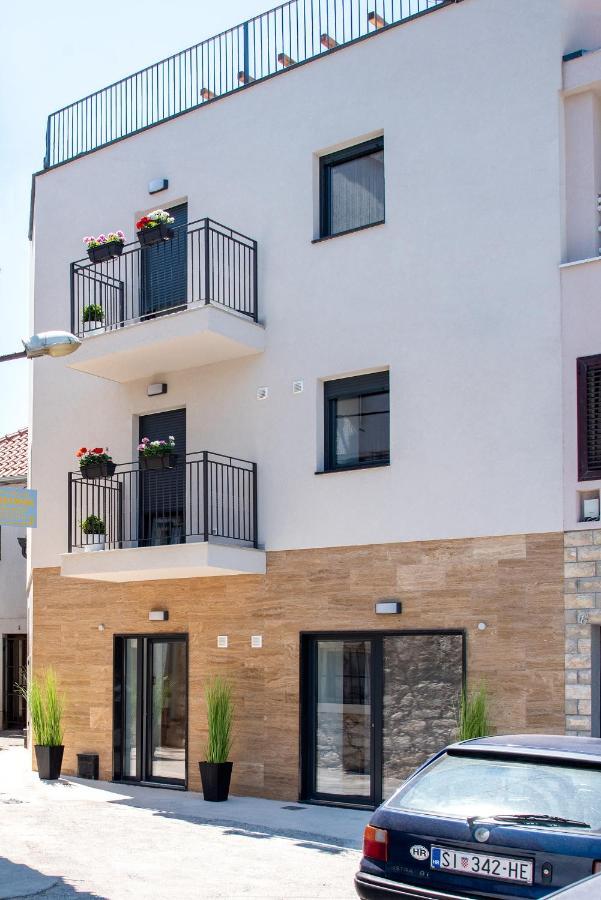 Luxury Apartments Azalea シベニク エクステリア 写真
